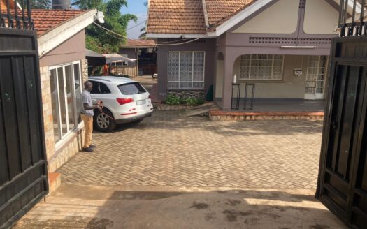 Kololo 6 BHK 24 decs